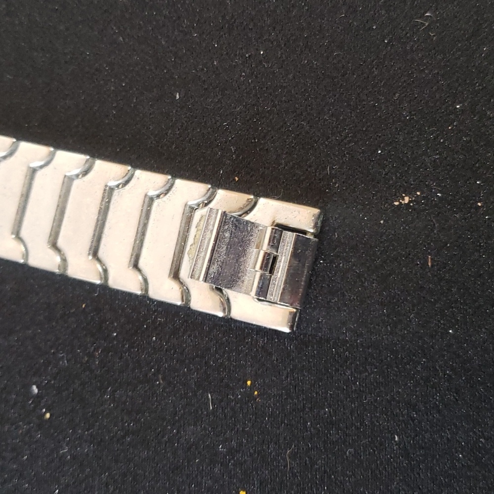 Gucci Vintage 1980s Wrist Watch Broken Band - Picture 5 of 7